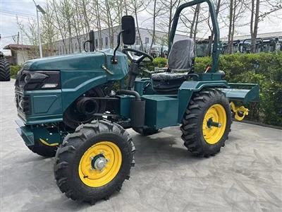 15 ot kuchiga ega bo'lgan kamarli uzatmali mini traktor